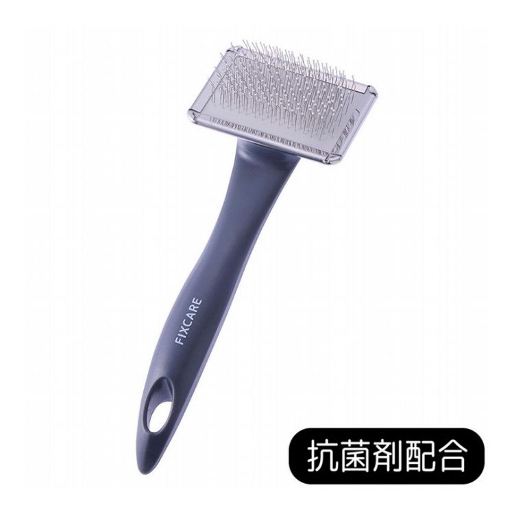 【商品説明】■毛に入り込む細い先丸「く」の字ピン長くて細い毛の奥まで入り込み、しっかり被毛をキャッチするステンレスピン。皮膚に当たっても先丸なので優しい。■エアークッションピンに被毛が引っかかったり皮膚に当たっても、ラバーの柔軟性と中のウレタンがダメージを分散。■動かしやすい三角ハンドル三角形状で角が指にフィットし、自然と鉛筆持ちしやすく力まず握れる。ハンドルも長いので安定して動かしやすい。〇材質/素材本体・ピン：ステンレス柄：ポリ乳酸樹脂〇商品使用時サイズW6.3×H17×D2.9cm〇メーカー名株式会社ペティオ【取り寄せ品のご注意事項（ご注文前にご確認ください）】・本商品は原則注文後のキャンセルはお受けできません。・本商品と他商品で同梱注文をいただき、仮に他商品が完売等でご用意できない場合でも本商品は発送させていただきます。・本商品を複数（2点以上）注文いただき、完売等で注文数のご用意できない場合でもご用意できた数量は発送させていただきます。【送料について】北海道、沖縄、離島は送料を頂きます。