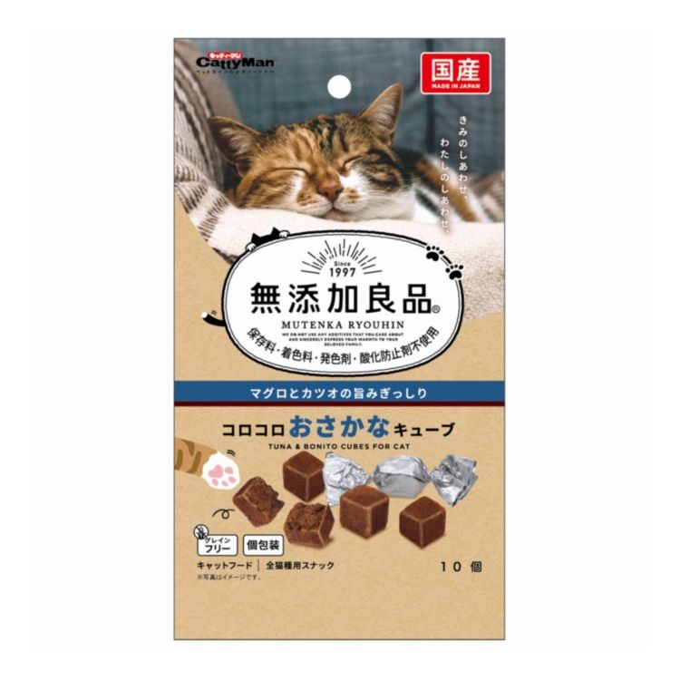 【商品説明】・主原料はマグロとカツオだけを使用し、凝縮された豊かな香りと味わいをキューブ形状にギュッと凝縮した、与えやすい食べきりタイプのスナックです。・個包装なので持ち歩きにも便利。・保存料・着色料・発色剤・酸化防止剤不使用。〇原材料(成分)まぐろ、かつお、還元水あめ、醸造酢〇賞味/使用期限(未開封)12ヶ月※仕入れ元の規定により3ヶ月以上期限の残った商品のみ出荷致します。〇保管方法・本品は、保存料・着色料・発色剤・酸化防止剤の添加物を使用していません。・お買い上げの後は直射日光・高温多湿の場所を避けて保存してください。・開封後は密封の上冷蔵し、賞味期限に関わらず早めに与えてください。〇給与方法・パッケージ記載の目安給与量を参考に1日1〜数回に分け、おやつとして与えてください。・給与量は猫によって個体差が生じます。食べ残しや便の様子、健康状態を見て調節してください。・2ヶ月未満の幼猫には与えないでください。・猫の習性や性格、食べ方によっては、のどに詰まらせたり、丸のみする恐れがあります。適切な大きさにして与えてください。・開封までのおいしさを保つ為に、脱酸素剤が入ってます。無害ですが食品ではありません。誤飲防止のため、開封後はすぐに取り除き捨ててください。〇原産国日本〇メーカー名ドギーマンハヤシ株式会社【取り寄せ品のご注意事項（ご注文前にご確認ください）】・本商品は原則注文後のキャンセルはお受けできません。・本商品と他商品で同梱注文をいただき、仮に他商品が完売等でご用意できない場合でも本商品は発送させていただきます。・本商品を複数（2点以上）注文いただき、完売等で注文数のご用意できない場合でもご用意できた数量は発送させていただきます。【送料について】北海道、沖縄、離島は送料を頂きます。