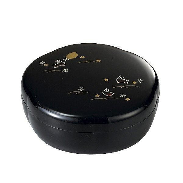 【商品説明】石川県で作られた山中塗の菓子器18.5cmツキ（月）を呼ぶうさぎが魅力【商品情報】■サイズ約 幅18.5×奥行18.5×高さ8.5（cm） 重量：約 309g■材質ABS樹脂 表面塗装：ウレタン塗装■生産国日本製■セット内容1個■備考※食洗機・電子レンジ不可【代引きについて】こちらの商品は、代引きでの出荷は受け付けておりません。【送料について】北海道、沖縄、離島は送料を頂きます。