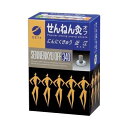 【商品詳細】よもぎから作られる「もぐさ」+「にんにく」成分が特徴のせんねん灸。「にんにく」成分は「もぐさ」に巻き込んでありますので、点火するだけでにんにく灸ができます。にんにくは血行を良くしカラダを温める特長があります。足など皮膚が厚く温熱の感じにくい箇所におすすめです。 ※従来のにんにく灸はにんにくスライスを皮膚に置き、「もぐさ」をのせ点火して行いました。[商品名]センネン灸オフ 近江 340点入り【区分】ツボ用品【製造・販売元】セネファ【生産国】日本※予告なくパッケージリニューアルをされる場合がございますがご了承ください。※パッケージ変更に伴うご返品はお受け致しかねます。※メーカーの都合により予告なくパッケージ、仕様等が変更となる場合がございます。※当店はJANコードにて管理を行っている為、それに伴う返品、交換等はお受けしておりませんので事前にご了承の上お買い求めください。【送料について】北海道、沖縄、離島は送料を頂きます。