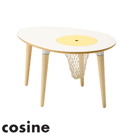愛らしく、おしゃれな子ども用のテーブルです。甘すぎないデザインはリビングルームに置いても自然で、ほかのインテリアの邪魔になりません。卵の黄身の部分は取り外せるフタになっており、おもちゃなど小物をしまっておけるつくりになっています。●材質/塗装天板：シナ合板/メラミン樹脂仕上げ脚：メープル/オイル仕上げ●サイズ幅59×奥行78×高さ44.5cm●重量約6.3kg【代引きについて】こちらの商品は、代引きでの出荷は受け付けておりません。【送料について】沖縄、離島は送料を頂きます。