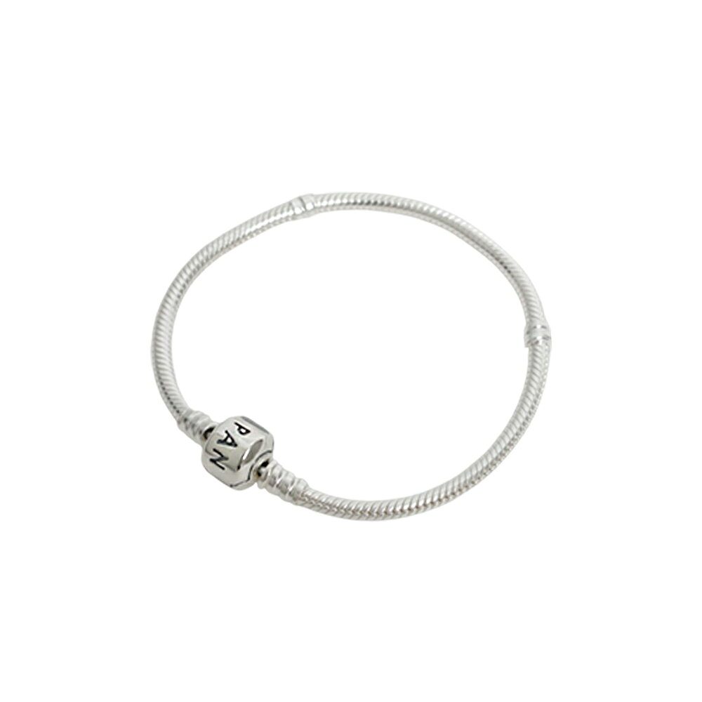 パンドラ PANDORA Moments Barrel Clasp Snake Chain Bracelet アクセサリーブレスレット 594593c00-16 レディースシルバースターリングシルバーを使用したスネークチェーンブレスレット。型押しを施したアイコニックなバレル型留め具と、等間隔に配されたスレッダーが3つのセクションを形成し、さまざまなスタイリングを楽しめるデザインです。シンプルに1本で着用して洗練された印象に仕上げたり、お気に入りのチャームと組み合わせたりと、幅広いコーディネートに活躍します。サイズ16：手首のサイズ14cm素材スターリングシルバー仕様カラー：シルバーパンドラ PANDORA Moments Barrel Clasp Snake Chain Bracelet アクセサリーブレスレット 594593c00-16 レディースシルバー594593c00 16 並行輸入品プレゼントギフトスターリングシルバーを使用したスネークチェーンブレスレット。型押しを施したアイコニックなバレル型留め具と、等間隔に配されたスレッダーが3つのセクションを形成し、さまざまなスタイリングを楽しめるデザインです。シンプルに1本で着用して洗練された印象に仕上げたり、お気に入りのチャームと組み合わせたりと、幅広いコーディネートに活躍します。Item Informationサイズ16：手首のサイズ14cm仕様カラー：シルバー付属品