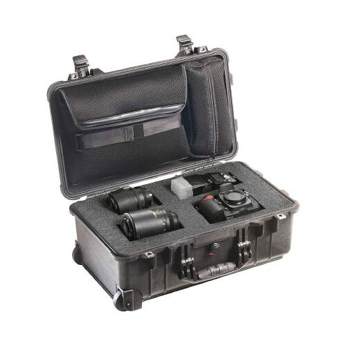 【メーカー型番】1510LFCBK【JANコード】0019428106300【ブランド】PELICAN【特徴】●ナイロンジッパーポケットが上部についています。●伸縮ハンドル付です。【用途】●カメラ等精密機器の保管、運搬に。【仕様】●外寸(mm)間口×奥行×高さ:559×351×229●有効内寸(mm)間口×奥行×高さ:501×279×193●フタ部：リッドオーガナイザー付●底部：ウレタンフォーム付●IP67【材質／仕上】●本体:耐衝撃性樹脂（コポリマーポリプロピレン）【セット内容／付属品】【注意】【原産国】アメリカ【代引きについて】こちらの商品は、代引きでの出荷は受け付けておりません。【送料について】北海道、沖縄、離島は送料を頂きます。【商品配送時の注意点】こちらの商品は配送日時の指定ができません。あらかじめご了承下さい。