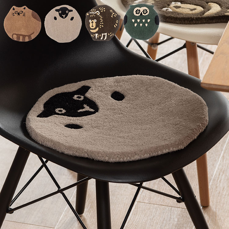 ■商品サイズ幅40×奥行40×高さ1.8cm■素材ウール コットン■生産国インド■特徴可愛くて癒される表情のアニマルたちがモチーフのシートクッション。ウールを贅沢に使用する事で、ウール特有の絶妙な風合いが表現されているのもポイントです。●チ...