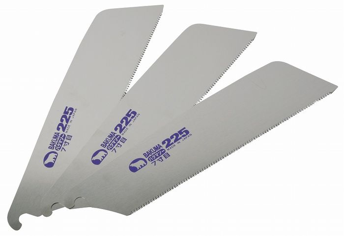 【商品詳細】まっすぐに切れます。刃先には、衝撃焼入れを施してありますので、耐久性に優れ、シャープな切れ味を長期間保てます。刃の取替えがワンタッチで、できます。共通替刃、回転脱着鋸（バクマソー・他社製品）の替刃としてご使用いただけます。用途：一般木材・合板・集成材・竹・硬木などの横挽き用入り数：3枚のこ板厚：0．4mm刃渡り：225mm衝撃焼入れ注意：木材以外の切断には使用しないでください。切断中にひねったり、こじったりしないください。刃が折れる恐れがありあます。日本製【送料について】北海道、沖縄、離島は送料を頂きます。