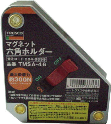 【メーカー型番】TMSA-46【JANコード】4989999337136【ブランド】TRUSCO 　【特徴】●ON/OFFスイッチ付です。●位置の取り付けまたは取り外しが容易です。●溝付きで丸物にも取り付けやすいです。●保持角度は45°、90°、135°の3通りに使用できます。【用途】●溶接作業や組み立て作業などでの仮付けや仮組みに。【仕様】●吸着力(N):300●幅(mm):95●奥行(mm):28●高さ(mm):110●質量(kg):0.7●保持角度:45°、90°、135°●ON/OFF機能あり【材質／仕上】●マグネット:ネオジム磁石●外装部:スチール・アルミ合金【セット内容／付属品】【注意】【原産国】中国【送料について】北海道、沖縄、離島は送料を頂きます。