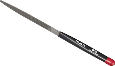 【メーカー型番】TSA005-01【JANコード】4989999263558【ブランド】TRUSCO 　【特徴】●目立てが鋭く、耐久性に優れています。全周に刃が刻まれています。●JIS-B4704　相当品です。【用途】●鉄をはじめ、銅、真鍮、アルミ、プラスチックなどの研削に。【仕様】●タイプ:5本組荒目●全長(mm):215●刃長(mm):110●粒度:荒目●質量(g):290●粒度:01（荒目）、02（中目）、03（細目）【材質／仕上】●炭素工具鋼（SK-2）【セット内容／付属品】【注意】●組ヤスリの5本組?12本組は全長を表します。5本組=215mm 8本組=200mm10本組=185mm 12本組=170mm●ヤスリが目づまりをした際はブラシなどで掃除してください。【原産国】日本【送料について】北海道、沖縄、離島は送料を頂きます。
