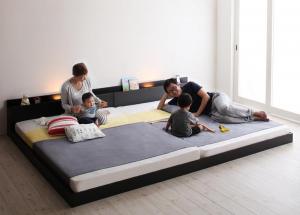 棚・ライト付きで便利！家族が一緒に寝られるベッドPOINT1：家族が一緒に寝られる大型ベッド＆選べるサイズ！！POINT2：しっかり連結で安心！POINT3：永く使っていけるシンプルデザインPOINT4：フロアタイプでお部屋が広々。子供と寝る場所、どうしよう？！ベビーベッドはいずれ小さくなるし・・・かと言って、ひとりで寝るにはまだ小さい。↓↓夫婦が寝ているダブルベッドだと、狭くて夜中に何度も起きてしまう。そんなあなたに！！家族が全員一緒に寝られるベッド、作りました！！≪選べる大型サイズ！！≫使用するご家族の人数や、お部屋の広さに合わせて、様々なサイズパターンからお好みのサイズをお選び頂けます！基本はこの4つ！SS：80cmS：100cm　SD：120cm　D：140cmお好きなサイズで、広々ベッドが実現！！最大幅は、無限大！！3人家族なら・・・WK200（200cm）4人家族なら・・・WK240（240cm）5人家族なら・・・WK200＋S（300cm）≪連結金具でしっかり固定するから、家族が安心ぐっすり≫金具でしっかり連結！フレームの内側のこの部分につきます。別々でも使えます。≪スタイリッシュさと、機能性を両立！≫目覚まし時計や小物を置いて置ける棚携帯等を充電できるコンセント付き寝る直前まで一緒のおもちゃたち。朝おきるまで、ここで待っててね。ママに読んでもらう本も、ここに置けるスペース。便利なライト付き。夜中に子供が泣いている・・。そんな時にも便利なライト。2台並べた時にも、1台で使用した時にも美しく見えるモダンデザイン。≪フロアタイプだからお部屋が広々！≫フロアタイプのベッドは高さが無い分圧迫感を与えないので、お部屋を広く見せる事ができます。小さなお子様も安心小さなお子様もフロアベッドなら安心です。"≪カラーは2色≫ブラックウォルナット≪おすすめポイントまとめ≫モダンライト付き・・・豆電球の明かりの代わりに便利です！コンセント付きヘッドボード・・・なんでも置けるし、携帯の充電もここでで！連結パーツ・・・ベッドが離れないから安心です！フロアタイプ・・・子供の為に低いベッドを探していました！ "Your　mama loves you.Your papa loves you.It is a love that lasts forever."▼タイプを選ぶ▼マットレス付き (現在表示中)▼セットを選ぶ▼スタンダードボンネルコイルスタンダードポケットコイルプレミアムボンネルコイルプレミアムポケットコイル国産カバーポケットコイルマルチラススーパースプリング (現在表示中)ゼルトスプリング羊毛入りゼルトスプリング▼サイズを選ぶ▼クイーン(SS×2)キング(SS+S)ワイドK200 (現在表示中)ワイドK220(S+SD)ワイドK240(SD×2)ワイドK260(SD+D)ワイドK280シングルセミダブルダブル▼組立設置サービスを選ぶ▼お客様組立 (現在表示中)