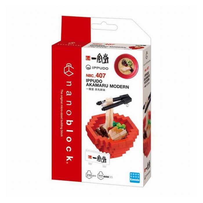 豚骨ラーメンの名店「一風堂」のラーメンがナノブロックになって登場！！■赤丸新味は一風堂革新の一杯。醤油のコクに、ガーリックが効いた香油、特製の辛味噌。最後の一滴までスープの味わいと深みを楽しめます。■クリアパーツを使用して表現した白濁スープ、中央に辛味噌、脇にはクリアブラックで香油も再現。厚切りチャーシューに、きくらげとねぎをトッピング。■特徴的なラッパ型の赤い器も再現しています。■一風堂ロゴ看板（日本語＆英語、シール対応）付き。■難易度：3　ピース数：210【商品仕様】対象年齢：12歳〜主な材質：ABS、MABSパッケージ形状：ヘッダー付サック箱重量(パッケージ含む)：55g安全基準：CE生産国：中国パッケージサイズ：幅105×高180×奥30mm【送料について】北海道、沖縄、離島は送料を頂きます。LINK一風堂 赤丸新味一風堂 白丸元味