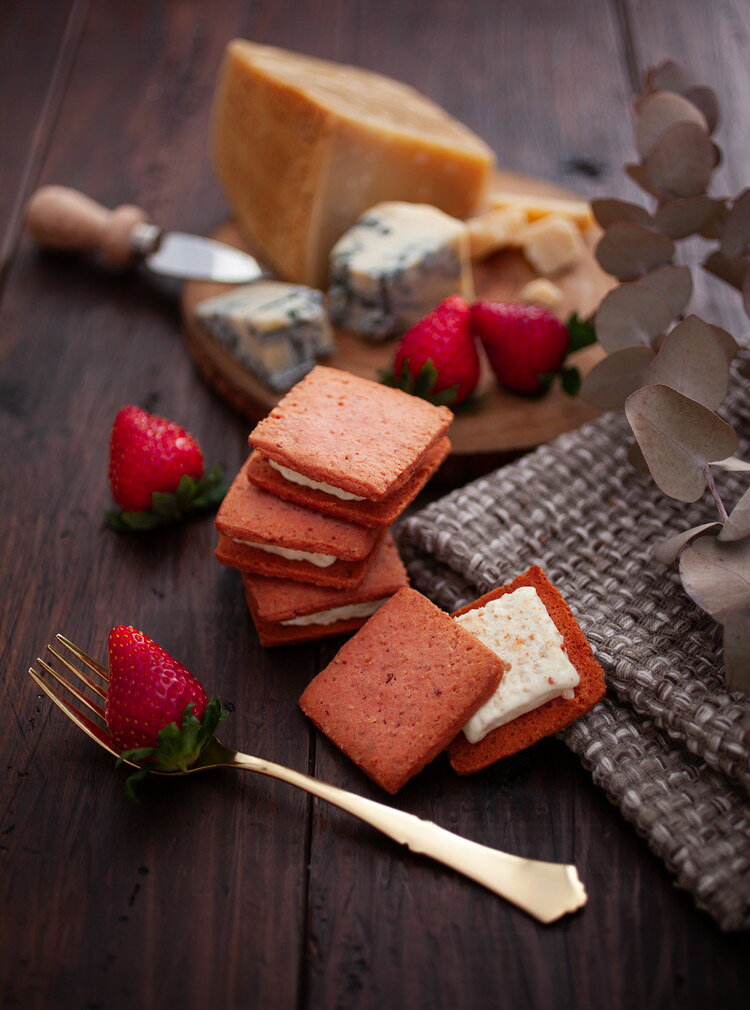 お中元 東京 CHEESE CAVERY TOKYO チーズサンドあまおう 8個 チーズ 苺 スイーツ ...