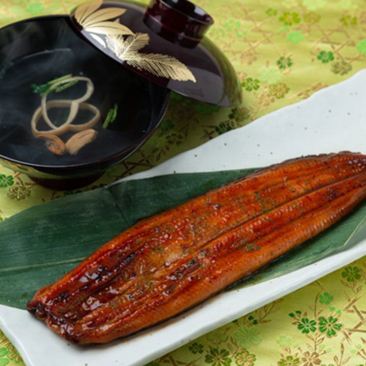 【商品詳細】活鰻問屋でもある「うなぎ工房」が、中までしっかり焼き込める遠赤外線と香ばしさを引き出す近赤外線を組み合わせた独自の炙り焼き製法で焼き上げました。加圧加熱処理した生肝を入れた「肝吸い」付きです。内容量:蒲焼×1尾（計120g）、肝吸い×1、山椒付たれ×1保存方法:冷凍商品区分:食品原材料(アレルギー表記含む):ニホンウナギ（国産）、しょうゆ（小麦・大豆を含む）、みりん、醗酵調味料、砂糖／増粘剤（加工でん粉）、山椒付たれ：たれ［しょうゆ（国内製造）（小麦・大豆を含む）、砂糖、みりん、醸造酢、酵母エキス］、粉さんしょう（さんしょう）、肝吸い：鰻の肝、粉末スープ［食塩、ブドウ糖、デキストリン、庄内きざみ麩、粉末醤油（小麦・大豆を含む）、かつおエキス、砂糖、乾燥みつば／調味料（アミノ酸等）、香料］メーカー名:大五通商株式会社　うなぎ工房生産国:日本賞味期限:出荷日より30日【代引きについて】こちらの商品は、代引きでの出荷は受け付けておりません。【送料について】北海道、沖縄、離島は送料を頂きます。うなぎ問屋の大五蒲焼長焼長焼2尾長焼3尾