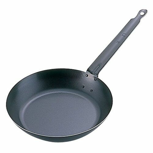 遠藤商事 SAスーパーエンボス加工超鉄鍋フライパン 32cm AHLJ732 JANコード 4905001011115●サイズ表示(cm):32●内径×深さ(mm):330×63●重量(kg):1.48●底径(mm):230●板厚(mm):1.6●柄長(mm):309●材質：鉄■※IH対応業界初、こびりつきにくい凹凸模様。■スーパーエンボスNF加工とは金属表面に無数の凹凸を浮き立たせた特殊加工金属です。■素材と鋼板の間に絶えず油分と水分が回るうえ、素材と鋼板がじかに接触する面積が減るため、こげつきの発生する恐れが格段に減ります。【送料について】北海道、沖縄、離島は送料を頂きます。