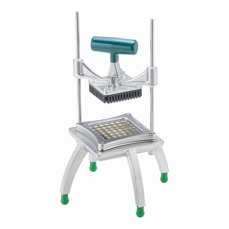 ●カット部:15mm角(6×6仕切り)●カット面:103×103mm●材質:【本体】アルミダイキャスト【刃】ステンレス【プッシュブロック】ポリアセタール●食材をカット台にのせ、上から押すだけで簡単にみじん切りができます。●洗浄・分解手入れも簡単にできます。●ブレードを洗浄する際はご注意下さい●7mm角・ニンニク等のみじん切りや葉物野菜、荒切後の細目切りに適しています。●10mm角・玉ねぎのみじん切り等に適しています。●15mm角・野菜のざく切りやフレンチフライ、荒切りに適しています。●15mm角(6×6仕切り)のブレードが標準装備になります。【代引きについて】こちらの商品は、代引きでの出荷は受け付けておりません。【送料について】北海道、沖縄、離島は送料を頂きます。