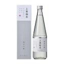 華やかな香りと、軽快で透明感のある味わい。精米歩合を55%に変更し、よりやわらかくよりピュアに軟水質の仕込水を使用することで、口当たりがよく、スッキリとした味わいに仕上げました。【商品説明文】上善如水は中国春秋時代の哲学者である老子の言葉です。「人の最も理想的な生き方は、水のような生き方である」という意味があります。日本酒のおよそ8割は水です。仕込水が重要であることは勿論のこと、酒造りの各シーンで水は大切な役割を果たしています。米を洗います。洗った米を浸します。浸した米を蒸します。さらに道具やビンを洗ったり、酒を冷却したり、全工程でくまなく使わます。その総量は、酒米1トンに対して30トン以上ともいわれます。水の恩恵なくして酒作りを語ることは出来ません。「上善如水」にはこの大切な水に対する感謝の思いと、酒造りへの熱い思いが込められています。水のように、一見弱いようでいても芯には強い力を秘める酒です。そんな酒を造り続けていきたいと考えています。【商品区分】酒類　清酒【保存方法】常温【メーカー名】白瀧酒造（株）【生産地】日本 新潟【原材料(アレルギー表記含む)】米（国産）、米麹（国産米）【アルコール度数（％）】14.5【内容量（ml）】720【賞味期限】設定なし【注意事項】◆20歳未満の方の飲酒は法律で禁止されております。◆当店では20歳未満の方への酒類の販売はしておりません。※【アルコール度数】【添加物】【パッケージ】はロット、ヴィンテージにより異なりますので正確な情報が必要な場合はお問い合わせください【代引きについて】こちらの商品は、代引きでの出荷は受け付けておりません。【送料について】沖縄、離島は送料を頂きます。上善如水純米吟醸純米吟醸 ケース 12本入純米大吟醸純米大吟醸 ケース 6本入