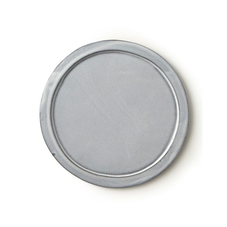 【商品説明】トーストや軽めのメイン料理にプレート20cm日本製の質感と色使い、シックで優しい「ベニェ」シリーズ薄くて軽く、マットな質感に陶器・磁器商品の特性について【商品情報】■サイズ約 高さ0.5（cm）　直径：約 19.5（cm）　重量：約 280g■材質陶器■生産国日本製■セット内容1枚■備考食器洗い乾燥機：使用可能　電子レンジ：使用不可　※食洗機をお使い頂けますが、繊細な商品のため手洗いでのご使用をおすすめします。　※重量・サイズは商品の特性上、多少の誤差があります。　※お客様のお使いのモニター設定、お部屋の照明等により色味が実際と異なる場合があります。【代引きについて】こちらの商品は、代引きでの出荷は受け付けておりません。【送料について】北海道、沖縄、離島は送料を頂きます。ベニェシリーズプレート 10cmプレート 13cmプレート 16cmプレート 20cmプレート 24cmスープカップ 410mlマグカップ 140mlマグカップ 230mlマグカップ 280ml