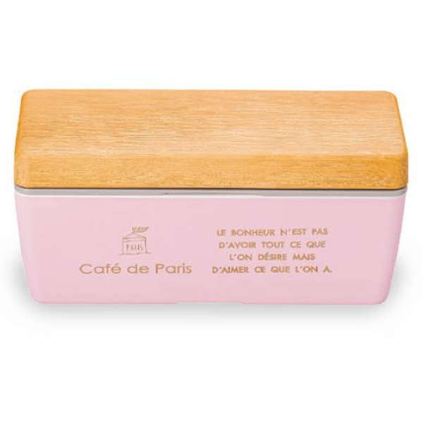 【商品説明】Cafe de parisシリーズの木目調デザイン×パステルカラーの淡い色合いと素焼きのようなザラっとしたマットな質感のデザインがおしゃれなランチボックスです。1段タイプで本体・外蓋・内蓋・仕切りのシンプル構造なのでお手入れが簡単です。外蓋・内蓋の間には保冷剤が入れられます。本体・仕切りは電子レンジ使用可能です。本体・仕切りは食洗機使用可能です。安心の日本製です。【商品情報】■サイズ約 幅8×奥行17.2×高さ7.8（cm）■材質本体：PET、ABS 蓋：ABS シール蓋：PE 仕切：PP■容量約 600ml■生産国日本■セット内容1個■備考食器洗い乾燥機：使用可 上フタ、中フタ除く 電子レンジ：使用可 上フタ、中フタ除く【代引きについて】こちらの商品は、代引きでの出荷は受け付けておりません。【送料について】北海道、沖縄、離島は送料を頂きます。LINKピンクブルー