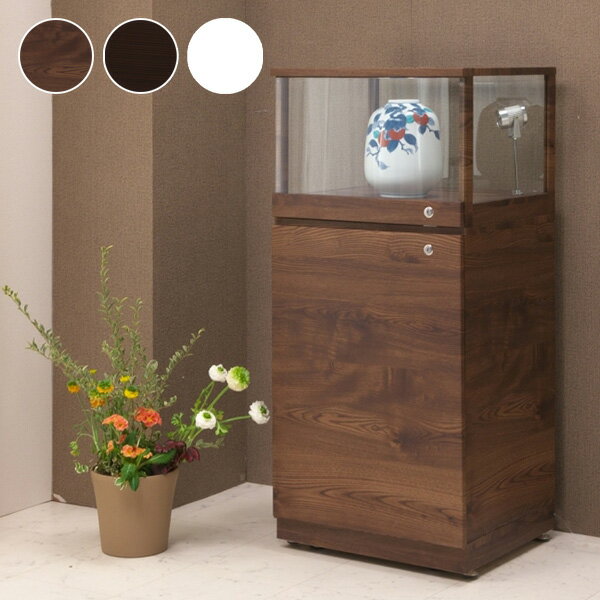 ■商品名マレー55■素材MDF材鏡面塗装強化ガラス■商品サイズ幅55cm×奥行50cm×高さ123cm■重量50kg■生産国中国製■備考・完成品（棚/取っ手取り付け）・取っ手取付/棚板設置作業あり■特徴お店のような飾りつけでお部屋とMyコレクションをお洒落に演出【代引きについて】こちらの商品は、代引きでの出荷は受け付けておりません。【商品配送時の注意点】こちらの商品は配送日時の指定ができません。あらかじめご了承下さい。【商品配送時の注意点】本商品は軒先渡しの商品となります。【送料について】北海道、東北、沖縄、離島は送料を頂きます。