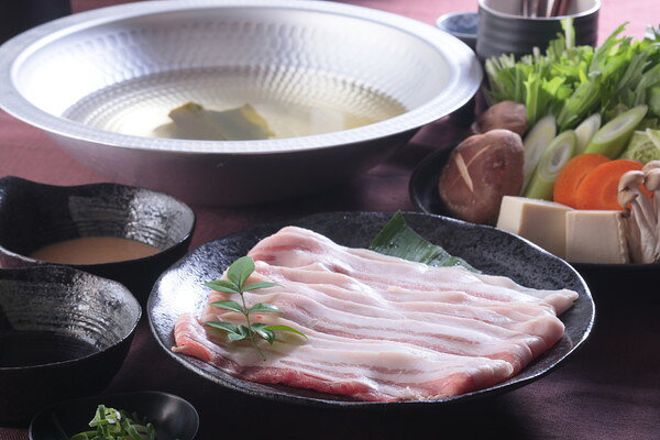リコメン堂生活館のお中元 鹿児島県産黒豚使用 バラ肉しゃぶしゃぶ用 スライス ギフト 産直 ご当地グルメ 熨斗 贈り物 のし対応 (代引不可)【送料無料】｜アングル2