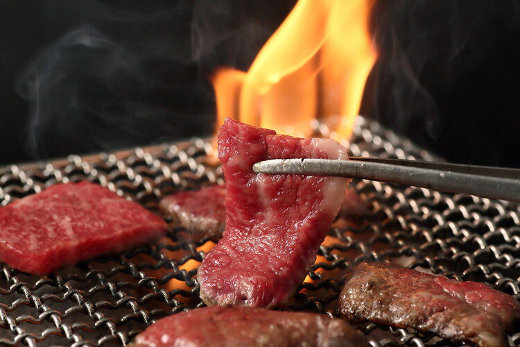 リコメン堂生活館のお中元 大阪 萬野屋 萬野和牛焼き肉用モモ450g ギフト 産直 ご当地グルメ 熨斗 贈り物 のし対応 (代引不可)【送料無料】｜アングル2