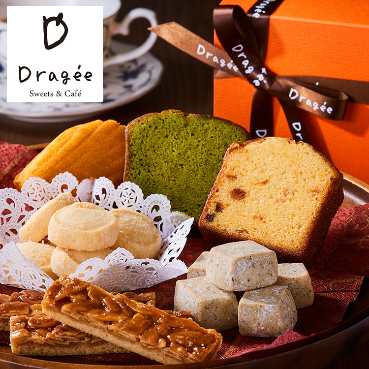 【商品詳細】滋賀県長浜市の洋菓子店〈Dragee（ドラジェ）〉が手がける、焼菓子ギフトセット。滋賀県産小麦粉や地元の卵など素材を使用し、パティシエが一つひとつ丁寧に焼き上げています。サブレやフィナンシェ、パウンドケーキなど、味わいと食感の異なる焼菓子をバランスよく詰め合わせました。やさしい甘さと香ばしさが広がる焼菓子は、年代を問わず喜ばれ、ご自宅用にはもちろん、贈り物にも最適です。・原材料:【フロランタン】アーモンド(アメリカ産)、小麦粉、砂糖、バター(塩)、生クリーム(でんぷん分解物)、はちみつ、水あめ、卵/トレハロース、乳化剤、安定剤(増粘多糖類)、セルロース、香料、(一部に乳成分・小麦・卵を含む)【レモンマドレーヌ】卵(滋賀県産)、水あめ、小麦粉、砂糖、サワークリーム(クリーム、牛乳、乳たんぱく)、バター(塩)、アーモンド、レモン/ベーキングパウダー、(一部に卵・小麦・乳成分を含む)【パウンドフルーツ】バター(国内製造)、卵、小麦粉、フルーツミックス(オレンジピール、レーズン、チェリー、水あめ、パイン、レモンピール)、砂糖、洋酒/トレハロース、ベーキングパウダー、酒精、香料、着色料(カルミン酸)、(一部に乳成分・卵・小麦を含む)【パウンド抹茶】バター(国内製造)、卵、小麦粉、砂糖、水あめ、抹茶/トレハロース、ベーキングパウダー、(一部に乳成分・卵・小麦を含む)【Dキューブティー】小麦粉(国内製造)、バター(塩)、コーンスターチ、粉糖、紅茶/トレハロース、香料、酸化防止剤、(一部に小麦・乳成分を含む)【サブレバニラ】小麦粉(国内製造)、バター、砂糖、塩、バニラペースト/トレハロース、増粘剤(トラガントガム)、(一部に小麦・乳成分を含む)・賞味期限:製造日より60日・保存方法:常温・内容量：フロランタン・レモンマドレーヌ・パウンドフルーツ・パウンド抹茶・Dキューブティ・サブレバニラ　各×1　（計6個）・生産国・加工国：日本・商品区分：食品・メーカー名：株式会社キャリア・トゥエンティ−・ワン【代引きについて】こちらの商品は、代引きでの出荷は受け付けておりません。【送料について】北海道、沖縄、離島は送料を頂きます。
