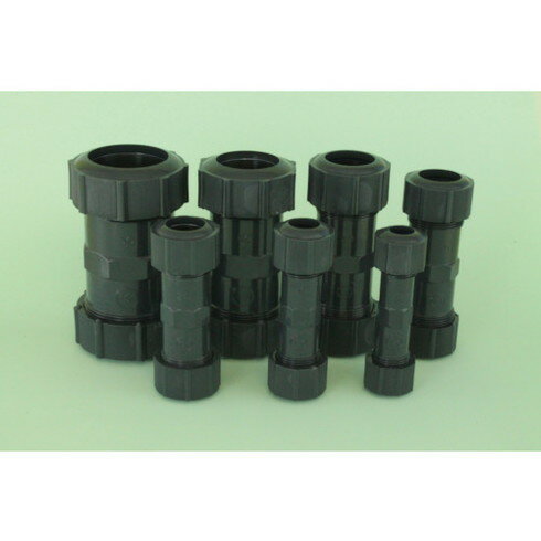 【商品スペック】特長●接着剤不要の為、補修施工が簡単です。用途●HIパイプ（硬質塩ビパイプ）専用継手。仕様●塩ビ管呼び径：25●寸法(mm)D：54.8●寸法(mm)L：150仕様2●使用温度範囲：0〜40℃●最高使用圧力：0.98MPa材...