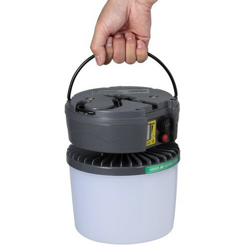 【商品スペック】特長●雨中でも安心の屋外用防雨型です。●20W白色LED(明るさ2段階切り替え式)です。●バッテリー残量インジケータ付です。●収納式フック＆持ち手付です。●LEDなのでスイッチONで瞬時に100％点灯です。●照射ムラや影ができにくい360度均一照射です。●紫外線放射が少ないので、虫をほとんど寄せ付けません。用途●建築工事現場●工場など仕様●明るさ(lm)：HI時：1800Low時：900●本体寸法(mm)幅：185●本体寸法(mm)奥行：185●本体寸法(mm)高さ：220●球寿命(時間)：約40000●最大点灯時間(h)：Hi時：約6Low時約12●充電時間(時間)：約6〜7●色温度(K)：5000仕様2●光源：白色20WLED(明るさ切替式)●点灯時間(h)：Hi時/連続約6、Low時/連続約12●充電時間(h)：約6〜7●ACアダプターDC12V/24Vカープラグ落下防止用ワイヤー付属●全光束(Hi時100%)1，800Lm●全光束(Low時50%)900Lm材質／仕上セット内容／付属品●ACアダプター●DC12V/24Vカープラグ注意●LED光源にはばらつきがあるため、LED光源毎に発行色・明るさが若干異なる場合があります。●本製品は屋外用ですが、充電する場合は必ず屋内の水やホコリがかからない換気された場所で行ってください。●高所に取り付ける場合は付属の落下防止用ワイヤーで落下防止の処置をして下さい。【代引きについて】こちらの商品は、代引きでの出荷は受け付けておりません。【送料について】北海道、沖縄、離島は送料を頂きます。