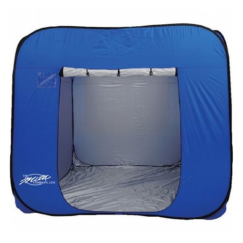 特長●サッと出して設営できるポップアップテントです。●軽く機動力があり、災害・緊急時に最適なテントです。●ドアを閉めれば完全個室になり、安心して着替えや授乳ができます。●天井を開閉することができるので、熱中症対策に配慮しつつ、飛沫感染を防ぎます。●咳や発熱症状のある方の隔離空間としても使えます。●アルコール除菌も可能です。用途●ふたり連れや補助犬同伴者向けに。仕様●タイプ：防炎●奥行(mm)：2100●幅(mm)：2100●高さ(mm)：1800仕様2●防炎加工(日本防炎協会防炎性能試験適合)材質／仕上●生地：ポリエステル、内側アルミコーティング●フレーム：スチールセット内容／付属品●収納袋原産国：中国【代引きについて】こちらの商品は、代引きでの出荷は受け付けておりません。【送料について】北海道、沖縄、離島は送料を頂きます。