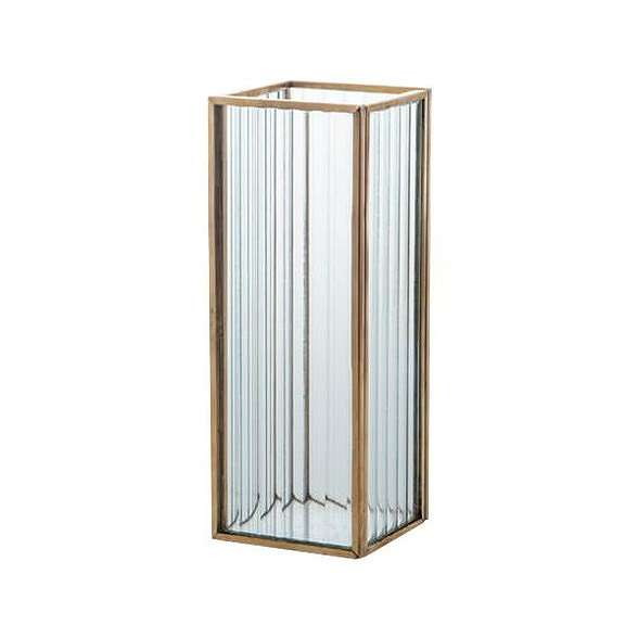 【商品説明】透明のフラワーベースは様々な場所に溶け込むので使い勝手抜群です。明るくおしゃれに演出してくれるアイテムです。生産国:中国素材・材質:ブラス、ガラス商品サイズ:W8×D8×H22cm【代引きについて】こちらの商品は、代引きでの出荷...