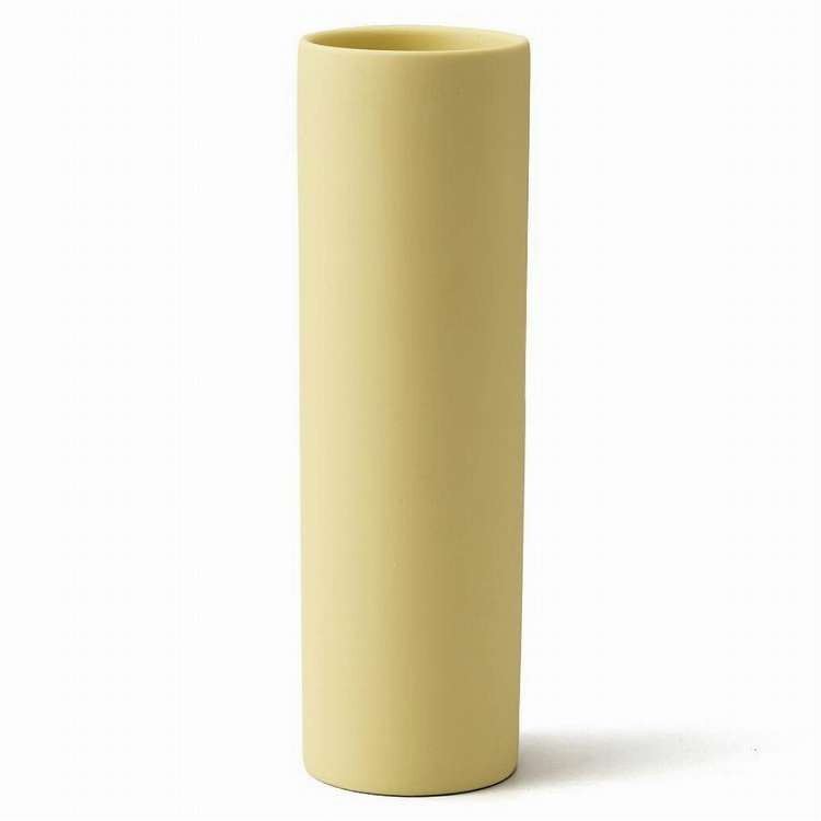 【商品説明】小ぶりなサイズのフラワーベースは、お花初心者にもおすすめ。お気に入りの草花を一、二輪挿すだけで、雰囲気良く飾ることができます。素材は、マットな質感の陶器。水アカなどが目立たないのも嬉しいポイントです。ニュアンスのあるカラーと愛ら...