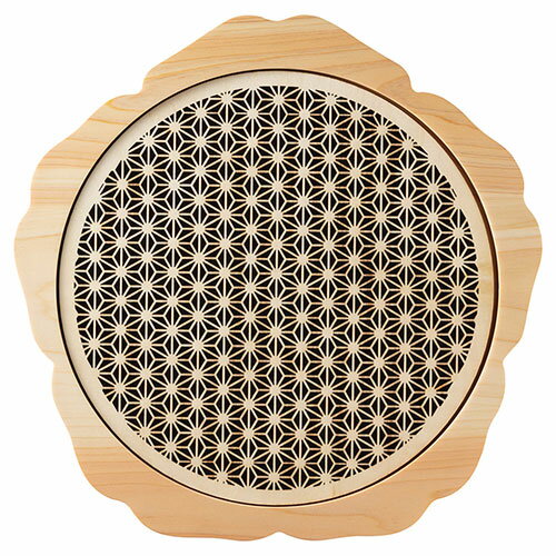 【商品説明】レーザー加工により細密な和柄文様を施したシリーズです。最新の高度な技術と伝統柄の融合が新鮮な驚きを与えます。※板のサイズの歩留まりの関係で柄が多少大きくなる場合があります。☆アクリル板を組み合わせれば直接お料理を盛り付けられます。【仕様】サイズ:約φ27×t0.5cm重量:160g生産国:日本保証期間:初期不良対応【代引きについて】こちらの商品は、代引きでの出荷は受け付けておりません。【送料について】北海道、沖縄、離島は送料を頂きます。