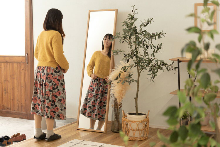 鏡 ミラー スリム スタンドミラー おしゃれ 全身ミラー 姿見 全身鏡 壁掛けミラー ウォールミラー オーク オーク無垢材 北欧 ナチュラル シンプル モダン 飛散防止 省スペース 一人暮らし ワンルーム(代引不可)【送料無料】 [2]