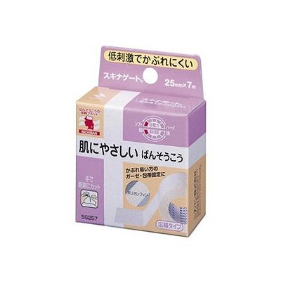 商品概要メーカー：ニチバン商品名：スキナゲートSG257区分：日用雑貨内容量：1個商品概要：フィルムタイプの極低刺激テープです。透湿性に優れ、ムレが少なくカブレにくく、薄くてしなやかな貼り心地。はがす時の痛みが少ないのも特徴です。かぶれ易い方のガーゼ・包帯の固定などにおすすめです。JANコード：4987167045487商品コード：074902808商品の説明●フィルムタイプの極低刺激テープ●透湿性に優れ、ムレが少なくカブレにくく、薄くてしなやかな貼り心地●はがす時の痛みが少ないのも特徴●かぶれ易い方のガーゼ・包帯の固定などにおすすめ【用途】・毎日貼りかえる方・テープによる「カブレ」に困っている方・お子様や肌の敏感な方サイズ/カラー【サイズ】25mm×7m使用上の注意●皮ふを清潔にし、よく乾かしてからご使用ください。●キズ口には直接貼らないでください。●皮ふ刺激の原因となりますので、引っ張らずに、貼ってください。●本品の使用により発疹、発赤、かゆみ等が生じた場合は使用を中止し、医師又は薬剤師に相談してください。●皮ふを傷めることがありますので、はがす時は、体毛の流れに沿ってゆっくりはがしてください。保存方法●小児の手のとどかない所に保管してください。●直射日光をさけ、なるべく湿気の少ない涼しい所に保管してください。賞味期限／使用期限（製造から）3年メーカー名ニチバン内容量1個※予告なくパッケージリニューアルをされる場合がございますがご了承ください。※パッケージ変更に伴うご返品はお受け致しかねます。※メーカーの都合により予告なくパッケージ、仕様等が変更となる場合がございます。※当店はJANコードにて管理を行っている為、それに伴う返品、交換等はお受けしておりませんので事前にご了承の上お買い求めください。【送料について】北海道、沖縄、離島は送料を頂きます。
