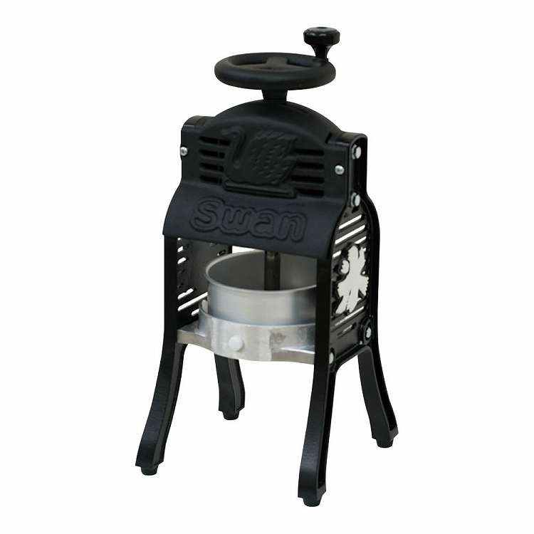 ●駆動方式:手動式●氷削能力:標準0.2kg/分●円盤有効径(mm):120●付属品:製氷カップ1個(容量約500ml)●バラ氷も削れるタイプです。●小さなボディですが掻いた氷は雪のようなフワフワな氷をご堪能いただけます。●見た目もかわいいデザインになっております。【代引きについて】こちらの商品は、代引きでの出荷は受け付けておりません。【送料について】北海道、沖縄、離島は送料を頂きます。