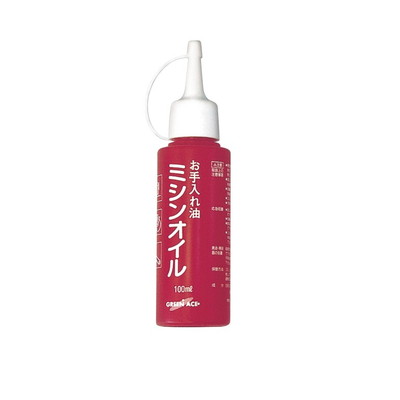 【商品説明】●【特長】家庭内のあらゆる器具・スポーツ用品・釣具等のサビ止め、キシミ音防止に最適です。●【用途】ミシン、自転車、自動車、リール、玩具、戸車、丁番など●本体サイズ(mm):縦160×横40×奥行40●本体重量:100g●内容量:100ml●備考:ノズル付き●粘度:ISOVG10●特記事項:火気厳禁、第四類第三石油類、危険等級III※メーカーの都合によりパッケージ、内容等が変更される場合がございます。当店はメーカーコード（JANコード）で管理をしている為それに伴う返品、返金等の対応は受け付けておりませんのでご了承の上お買い求めください。【代引きについて】こちらの商品は、代引きでの出荷は受け付けておりません。【送料について】北海道、沖縄、離島は送料を頂きます。