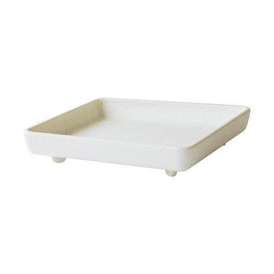 【商品説明】●環境に優しい素朴な素材を使用したガーデンシリーズよりPAPiE(パピエ)登場。●ガーデンシリーズは耐久性に優れたプラスチックの利点と天然素材ならではの色、温もり、香を併せもった環境にやさしい商品です。●商品サイズWxDxH(mm)：約135x135x30●材質：ポリプロピレン(古紙混合)●カラー：ホワイト●こちらの商品は、自然素材（木粉）を使用しているため、1つ1つ風合いが異なります。あらかじめご了承いただき、自然の風合いをぜひお楽しみください。※メーカーの都合によりパッケージ、内容等が変更される場合がございます。当店はメーカーコード（JANコード）で管理をしている為それに伴う返品、返金等の対応は受け付けておりませんのでご了承の上お買い求めください。【代引きについて】こちらの商品は、代引きでの出荷は受け付けておりません。【送料について】北海道、沖縄、離島は送料を頂きます。