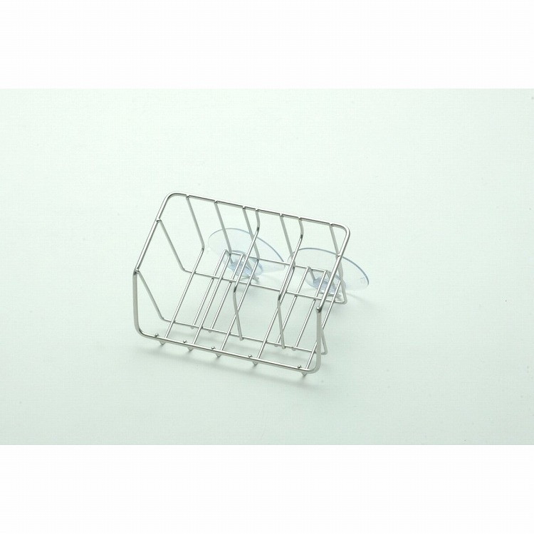 【商品説明】●コンパクトサイズでシンクが広く使える。【商品詳細】●下方に吸盤が付いているため水がかかりにくく、コンパクトサイズなのでシンクが広く使えます。●本体サイズ(約):120X130X110mm。●商品重量(約):95g。●材質:ステンレススチール・塩化ビニル樹脂。●生産国:中国。【代引きについて】こちらの商品は、代引きでの出荷は受け付けておりません。【送料について】北海道、沖縄、離島は送料を頂きます。