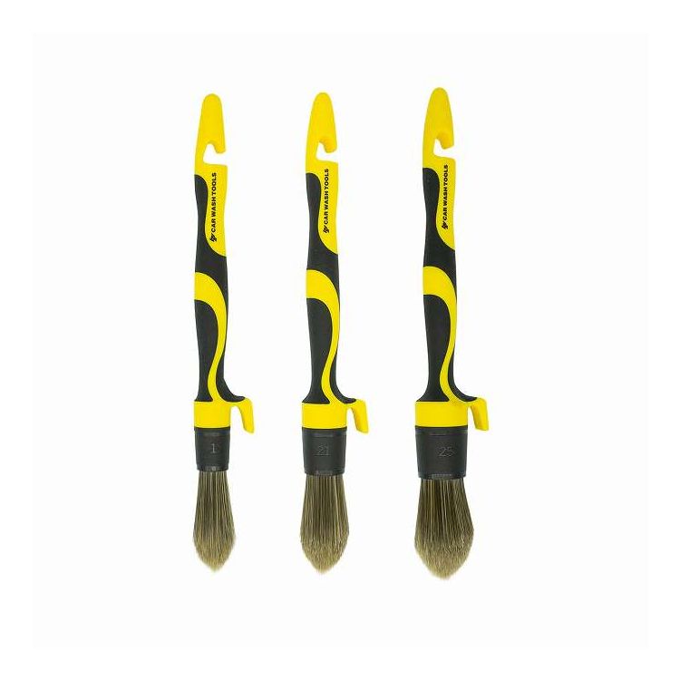 商品情報●「b&y」の上位モデル。さらに洗車がラクになる!こだわりの洗車用品ブランド「極(KIWAMI)」。●自動車のスキマなどの細かい箇所の洗浄に最適なブラシです。●スミズミまでしっかり洗車、毛量UPでの洗いごこち。●グリップ部分にエラストマー樹脂を採用し、滑りにくい設計にしました。●サイズ:アソート。●〈材質・原料・成分〉毛の材質:PET、PBT/柄:ポリプロピレン、エラストマー●製造国：中国●あらかじめ大量の水で、ボディなどに付着している汚れを流してからご使用ください。●付着した砂や泥を残したまま洗浄するとキズつきの原因となります。●再度使用するときは、ブラシについた砂・ホコリなどの汚れをよく落としてからご使用ください。●キズつきが心配な場合は目立たない部分で試してから使用してください。●製品に毛材の一部が付着している時は、毛払いをしてご使用ください。●周囲からのゴミの付着に十分注意してください。●極度に気温の低いときに力が加わると、割れ・ヒビの入る恐れがあります。●直射日光下へ放置しないでください。●変色・劣化・硬化・変形する恐れがあります。●シャンプーでよく洗い、乾燥させてから通気性の良い場所で保管してください。●車内・トランクなど密閉されたところ、火のそばや高温になる場所に保管しないでください。●廃棄の際は、各自治体の定めにより処理してください。●イタズラしないよう、子供の手の届かないところに保管してください。●お客様の使用状態により、商品性能を十分に発揮できない場合がございます。●用途以外には使用しないでください。【代引きについて】こちらの商品は、代引きでの出荷は受け付けておりません。【送料について】北海道、沖縄、離島は送料を頂きます。