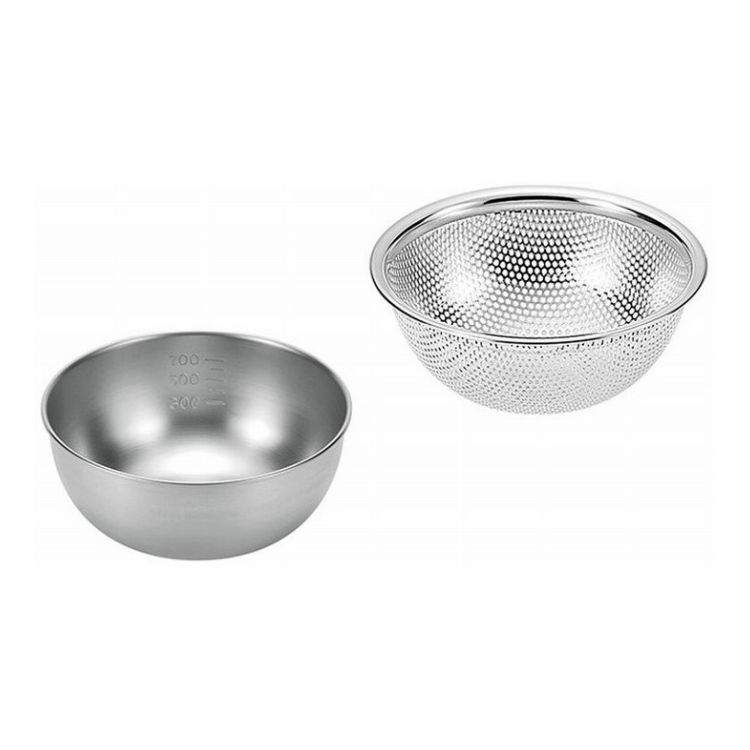商品説明●ボウル15cm：300ml、500ml、700ml目盛付き。●パンチングボウルはなめらかなふちの継ぎ目。●水切れがよく目詰まりしにくいためサッと洗えて汚れをキレイに落とせる。●材質：18−8ステンレスよこやま【代引きについて】こちらの商品は、代引きでの出荷は受け付けておりません。【送料について】北海道、沖縄、離島は送料を頂きます。