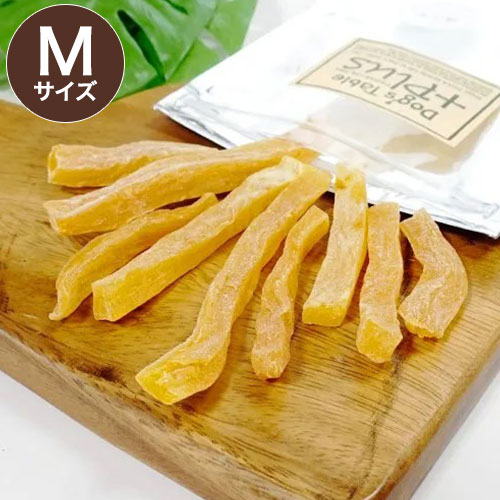 【商品説明】さつまいもを蒸してから低温でじっくりと焼き上げました。凝縮した素材本来のやさしい甘味が楽しめる、スティックタイプのおやつです。硬めに仕上げているので、噛み応えたっぷり♪硬いおやつや噛むのが好きなわんちゃんにおすすめです。※おやつとして与えてください。給与量は、年齢・体重・体調及び、食事量を考慮し、摂取カロリーや愛犬の状態に応じて調節してください。注意事項●本品は犬・猫用おやつです。幼児が口にしないようご注意ください。●喉に詰まらせないようご注意ください。●飼い主様の目の届く範囲であげてください。●表面に白い粉が出ることがありますが、さつまいもに含まれる糖分ですので品質に問題ございません。●直射日光の当たる場所、高温多湿の場所は避け、冷暗所で保管してください。●開封後は早めにご使用ください。●同封の脱酸素材は食べられません。【内容量】S：45g、M：90g【原材料】さつまいも【成　分】粗蛋白質3.0%以上、粗脂肪0.5%以上、粗繊維3.0%以下、粗灰分3.5%以下、水分12.0%以下カロリー：305kcal/100g【原産国】日本【パッケージ形状】チャック付きPP袋【メーカー名】アソボラボ【送料について】北海道、沖縄、離島は送料を頂きます。LINKSサイズMサイズ