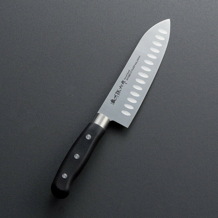 切った食材が刃に付きにくく、調理に便利な包丁です。握りやすさ、使いやすさを追求した太め、波型のハンドルの包丁です。モリブデンステンレス刃物鋼、柄:ポリプロピレン刃渡17cm【代引きについて】こちらの商品は、代引きでの出荷は受け付けておりません。【送料について】北海道、沖縄、離島は送料を頂きます。