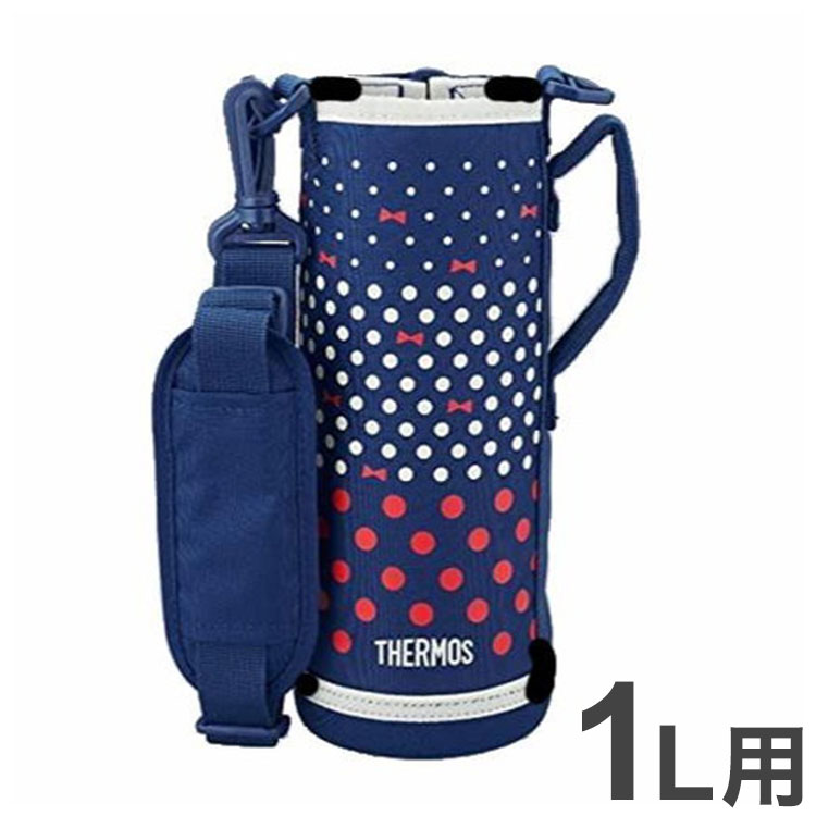 THERMOSの「真空断熱2ウェイボトル FJJ-1000/1001WF」専用のハンディポーチ。取り外し可能なストラップで肩掛け可能。ストラップにはショルダーパッド付き。ポーチの片側面にはグリップ付。丈夫な底で水筒をキズや衝撃から守る。名前を書き込めるフリースペース付き。（書き込みは油性ペンを使用すること）手洗い可能。※水または40度以下のぬるま湯で軽く手洗いして、十分に乾燥させてください。ストラップが他のものにひっかかり、窒息やけがの原因になるため、ストラップは首からかけないこと。必ず斜め掛けにすること。ストラップをかけた状態で運動したり遊んだりしない。遊ぶ時は製品を置くこと。グリップやストラップを持って振り回したり、強くひっぱらないでください。材質:外生地・内生地/ポリエステル　クッション/発泡ポリエチレン【代引きについて】こちらの商品は、代引きでの出荷は受け付けておりません。【送料について】北海道、東北、九州は送料を頂きます。【配送について】沖縄、離島は配送できません。予めご了承ください。600ml用ブラックオレンジブルーホワイトピンクホワイト800ml用ブルーカモフラージュブラックブルーブルーピンクネイビーパープル1L用グリーンカモフラージュネイビードットブラックチェックブラックアクアグレーピンクネイビーグリーン