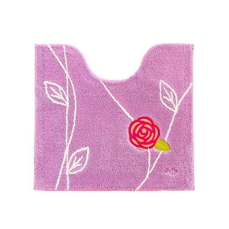 あたたかな北欧風デザインのトイレマット。植物のツルや葉に大胆な花のアップリケで、センスアップしたデザイン。毛足の長いパイルで柔らかい踏み心地。サイズ（約）幅60×奥行55×厚さ1.5cm材質:本体/アクリル60％・ポリエステル30％・綿10％【代引きについて】こちらの商品は、代引きでの出荷は受け付けておりません。【送料について】北海道、東北、九州は送料を頂きます。沖縄、離島は配送不可。エトフトリア トイレマットパープルベージュ