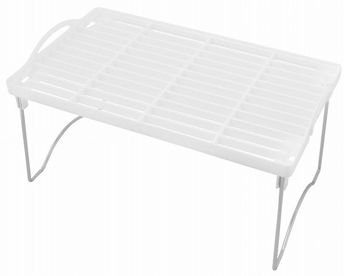【商品詳細】流し台や、食器棚の空間利用に。一段でも二段でも自由に組み合わせスッキリ収納。棚部はサビなく、美しい仕上がりのPP樹脂製。簡単に積み重ねて使える省スペース棚。収納率UP。しっかりツメ部をはめ込み、スタッキング。耐熱温度：100度耐冷温度：マイナス20度耐荷重：4Kg重量：約460g収納時製品サイズ（約）：幅405×奥行240×高さ70mm使用時製品サイズ（約）：幅405mm×奥行き240mm×高さ215mmツメ部に脚をはめ込み、スタッキング付実用新案・意匠登録　申請済本体：ポリプロピレン、脚：スチール（クロームメッキ）日本製【送料について】北海道、沖縄、離島は送料を頂きます。