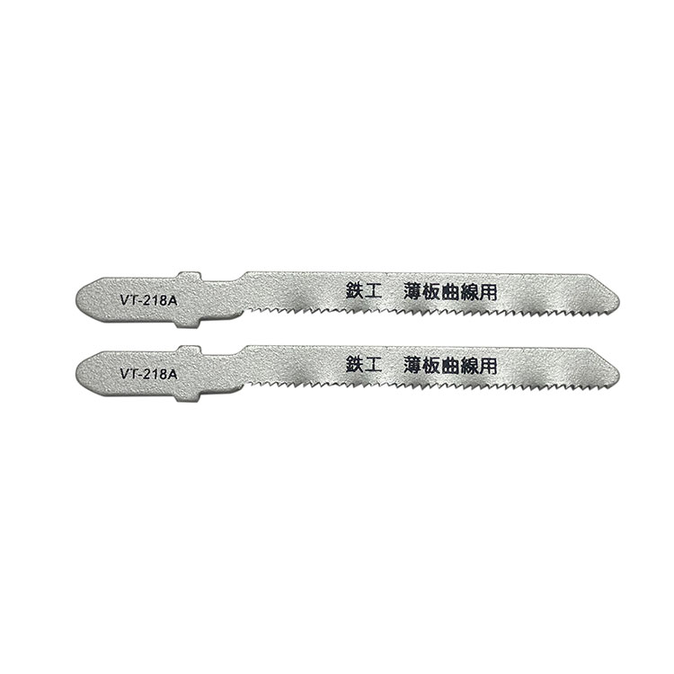鉄工用ジグソーブレードです。材質本体：ハイス鋼用途：鉄工用ジグソーブレード入数：2本軟鋼板の切断能力：1〜3mmFRPの切断能力：1〜3mm全長：76mm有効長：51mm1インチの山数：21仕様：曲線用【特長】鉄工用、ジグソー、ブレード、替刃、切断、軟鋼板【送料について】北海道、沖縄、離島は送料を頂きます。