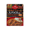 【商品説明】直火で焼いた香ばしいチキンにパウダースパイスとホールスパイスから引き出した豊かな香りと食感。チキンの旨みが効いたソースに隠し味に出汁（鰹・昆布）や醤油を使用したスパイスカレー。●原材料(アレルギー表記含む)ソテー・ド・オニオン（国内製造）、直火焼き鶏肉（鶏肉、食塩）、チキンエキス、発酵乳、野菜（しょうが、にんにく）、コーン油、トマトペースト、香辛料、焙煎香辛料（香辛料、コーン油）、果糖、食塩、香味油、醤油、酵母エキスパウダー、かつお節エキス、昆布エキス、焙煎香辛料ペースト／増粘剤（加工デンプン）、調味料（アミノ酸等）、pH調整剤、香料、（一部に小麦・乳成分・ごま・大豆・鶏肉・豚肉を含む）●賞味期限※仕入れ元の規定により期限の半分を切った商品は出荷致しません。480日●メーカー名エスビー食品（株）●保存方法常温●生産国・加工国日本【代引きについて】こちらの商品は、代引きでの出荷は受け付けておりません。【送料について】沖縄、離島は別途送料を頂きます。