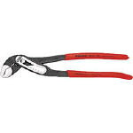【メーカー型番】8801-250【JANコード】4003773022992【ブランド】KNIPEX【特徴】●ジョイント部は横方向へのブレを防止する3枚合わせ構造です。●少ない力でパイプやナットを確実につかみます。●ハンドルの間にクリアランスを確保する指詰めストッパー付です。【用途】●ガス・水道・エアなどの配管工事に。【仕様】●最大口開き(mm):46●全長(mm):250●調整(段階):9●質量(g):319【材質／仕上】●オイル焼き入れ焼き戻し処理済みクロームバナジウム電気鋼【セット内容／付属品】【注意】【原産国】ドイツ【送料について】北海道、沖縄、離島は送料を頂きます。