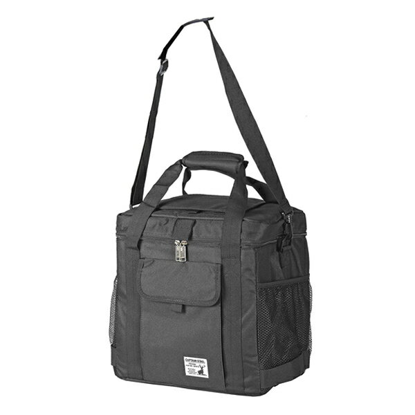 ●厚手の断熱材で保冷力のあるクーラーバッグです。●クールなブラックカラーで食材や飲み物を美味しい温度で保ってくれるので、レジャー先でも大活躍してくれます。●前面とサイドにはポケット付です。●上部には中身が取り出しやすい蓋付きで大変便利です。●折りたたみ式でコンパクトに収納できます。厚手の断熱材で保冷力アップ商品サイズ:約 幅33×奥行24×高さ33（cm）重量：約1.2kg 重量：約20L材質:本体表生地：ポリエステル本体内生地：PEVA断熱材：ポリエチレンフォーム中敷き：ポリエステル※それに伴う返金、返品等は受け付けておりませんのであらかじめご了承の上お買い求めください。【代引きについて】こちらの商品は、代引きでの出荷は受け付けておりません。【送料について】北海道、沖縄、離島は送料を頂きます。