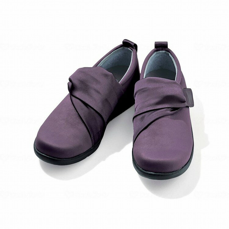 上品な足元でらくらく歩ける！靴底素材：合成底（EVA）規格：1足規格詳細○サイズ：S（21.0〜21.5cm）○足囲：3E○日本製生産国：中国メーカー：徳武産業※メーカーの都合によりパッケージ、内容等が変更される場合がございます。当店はメーカーコード（JANコード）で管理をしている為それに伴う返品、返金等の対応は受け付けておりませんのでご了承の上お買い求めください。【代引きについて】こちらの商品は、代引きでの出荷は受け付けておりません。【送料について】北海道、四国、九州は別途送料を頂きます。【配送について】沖縄、離島は配送できません。予めご了承ください。