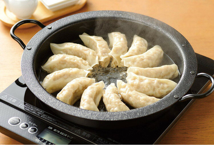 リコメン堂生活館の燕三 IH対応鉄焼肉 餃子鍋26cm 蓋付 EM-077 プレゼント ギフト お祝い(代引不可)【送料無料】｜アングル2