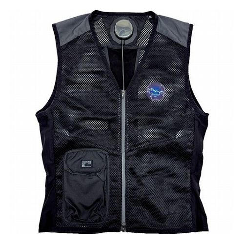 特長●ペルチェデバイス搭載の次世代冷感ベスト、IZペルチェベストから新モデル登場！●排熱効率向上により、冷却機能がアップ！●間欠モードを搭載（10分冷却後2分間電源OFFを繰り返す間欠機能）●使用環境温度から20℃〜45℃で環境温度より-22℃の冷却機能！●背中上部、両脇の後ろにペルチェデバイスを配置し、効率的に身体を冷却！●ベストには背中と背面にストレッチ素材を使用し、ペルチェが身体に密着することで冷却機能がアップ！●温度はコントローラーで4段階の切り替えが可能！●お手持ちのモバイルバッテリーでもお使いいただけます（5V2.2A以上のモバイルバッテリーをご利用ください。）●排熱ファン故障時自動電源OFF機能、電源OFF時1分間排熱継続機能を搭載。●特許取得【特許番号】特許第7396605号用途●暑さ対策に仕様●色：ブラック●サイズ：XL●着丈(cm)：60●胴周り(cm)：106〜116仕様2●冷却温度●強（白）：環境温度より最大22℃マイナス※間欠モード●強（赤）：環境温度より最大22℃マイナス●強（青）：環境温度より最大18℃マイナス●強（緑）：環境温度より最大13℃マイナス●連続使用時間：間欠モード（白）4時間、強（赤）約3.5時間、中（青）約4.5時間、弱（緑）約6時間●※（電池容量10000mAh/出力2.2A以上のモバイルバッテリー使用時）、連続使用時間、温度は満充電時の値です。●胸囲（cm）：106〜116●着丈（cm）：60●肩幅（cm）：40注意●モバイルバッテリーは別売となります。●ペルチェデバイス本体は洗濯することが出来ません。●就寝用冷却器具として使用しないでください。●肌に直接の着用はしないで下さい。●ファン付きウエア以外にインナーとして着用すると、排熱処理が行えず、火傷や故障の原因につながるため、着用しないでください。原産国（名称）：中国【代引きについて】こちらの商品は、代引きでの出荷は受け付けておりません。【送料について】北海道、沖縄、離島は送料を頂きます。